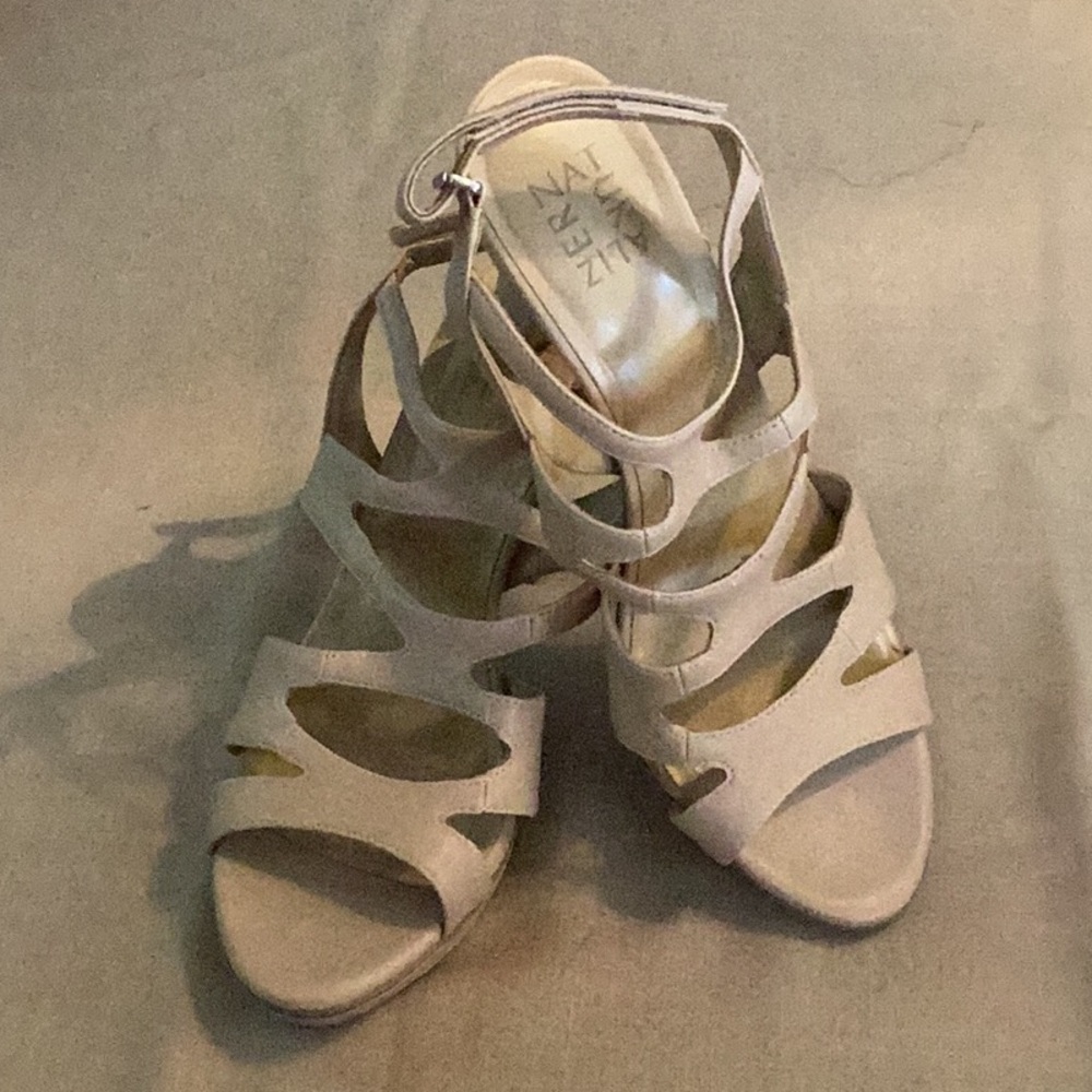 Naturalizer Women's Cream Sandals